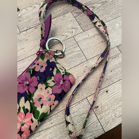 NWOT Vera Bradley Zip ID & Lanyard
in Cotton In Flower Garden Purple - Picture 4 of 6